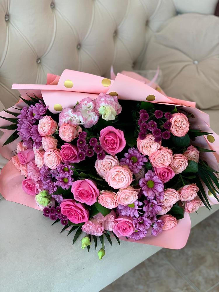 Букет цветов из: Хризантемы, Розы и Лизиантусы в Добруни