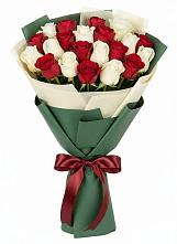 Букет Микс из красных и белых роз в Добруни
