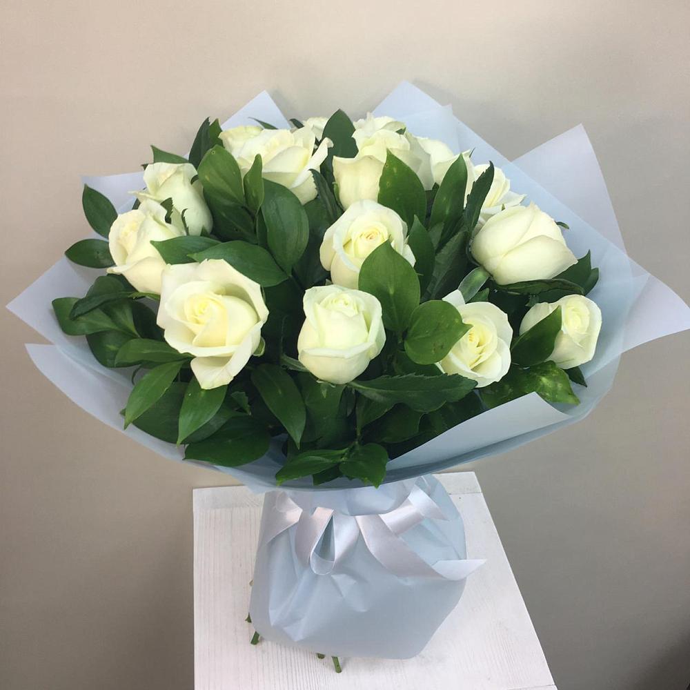 Букет 15 Белых роз Проуд в Добруни