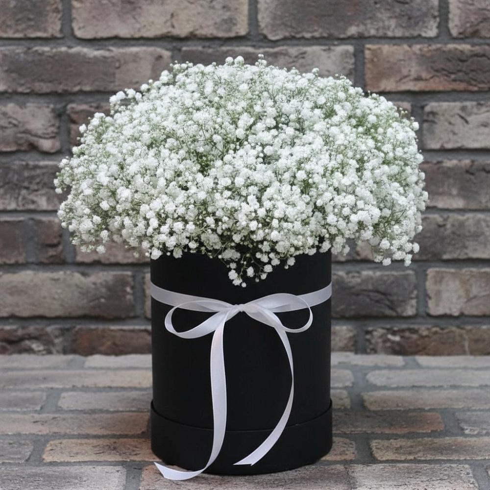 Цветочная композиция из Гипсофила в шляпной коробке в Добруни