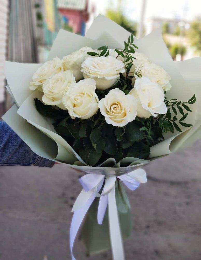 Букет Белые розы Проуд в Добруни