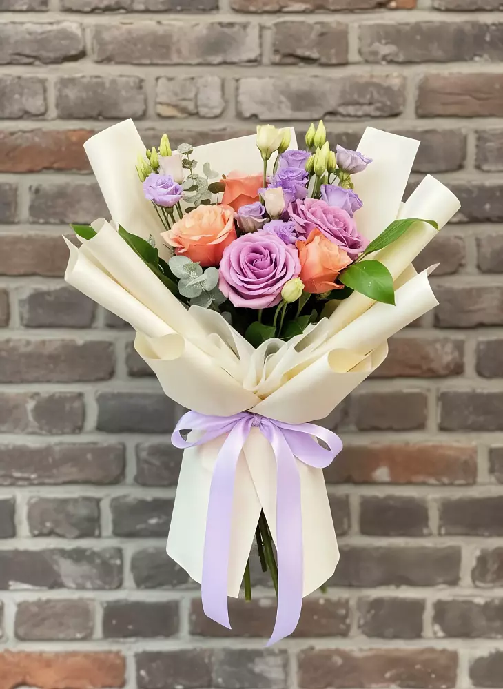 Букет цветов из: Лизиантусы и Розы в Добруни