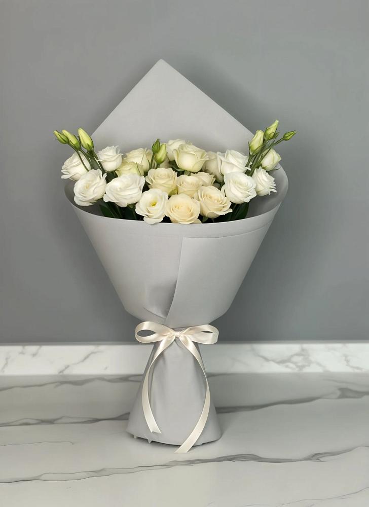 Букет цветов из: Розы и Лизиантусы в Добруни