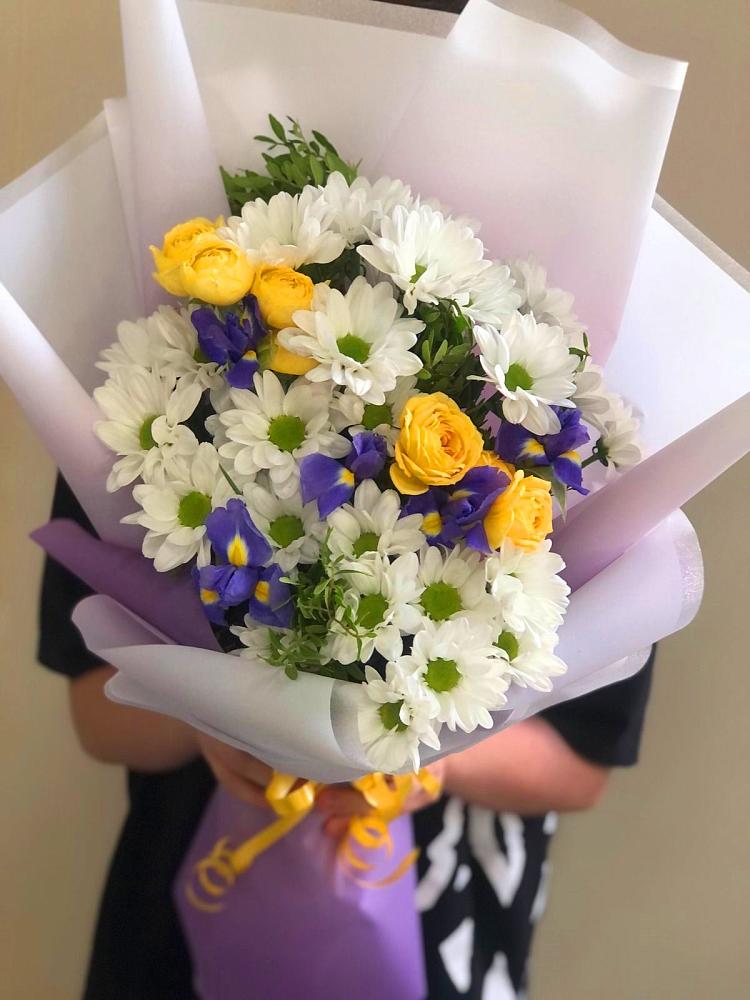 Букет цветов из: Ирисы, Хризантемы и Розы в Добруни