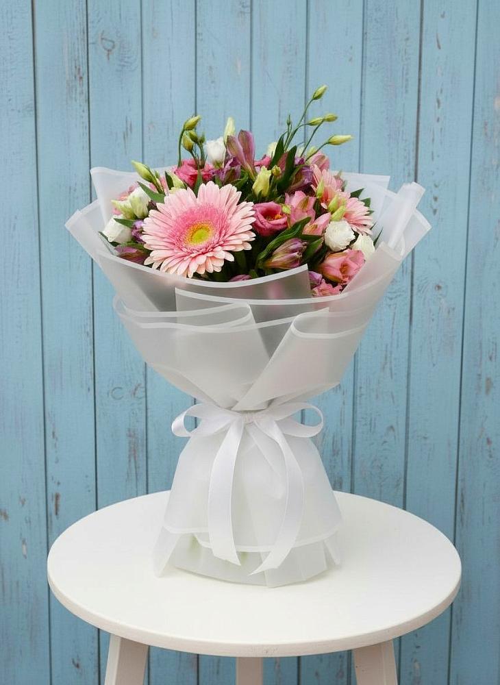 Букет цветов из: Герберы, Альстромерии и Лизиантусы в Добруни