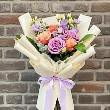 Букет цветов из:  Лизиантусы и Розы в Добруни