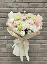 Букет цветов из:  Гвоздики, Розы, Лизиантусы и Хризантемы #REPLACE_PRED# Добруни