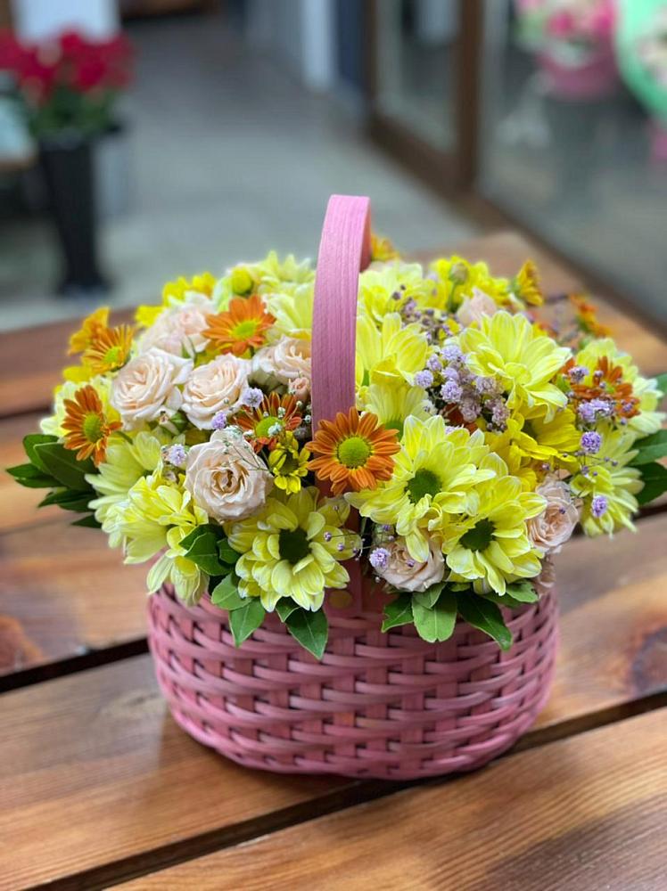 Цветочная композиция из Хризантемы и Розы в корзине в Добруни