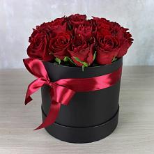 Цветочная композиция из Розы в шляпной коробке в Добруни