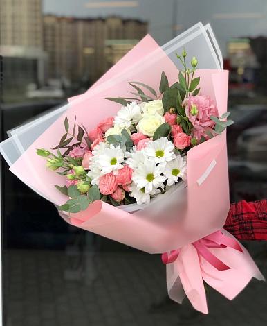 Букет цветов из: Розы, Лизиантусы и Хризантемы в Добруни