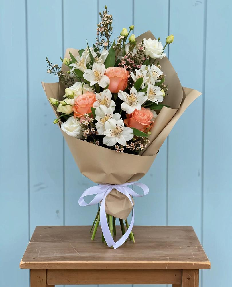 Букет цветов из: Альстромерии, Лизиантусы, Розы и Хризантемы в Добруни