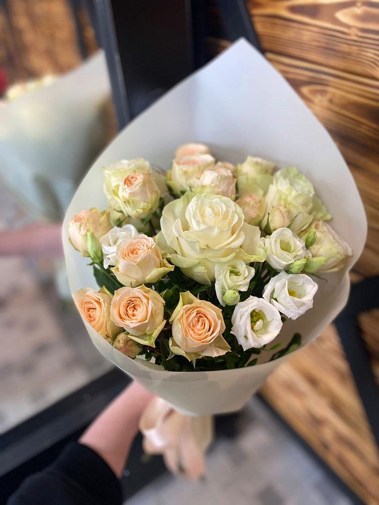 Букет цветов из: Розы и Лизиантусы в Добруни